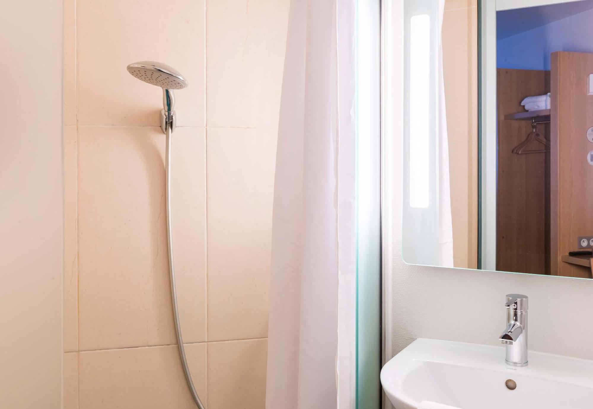 B&B Hotel Bourges 1 Bagian luar foto