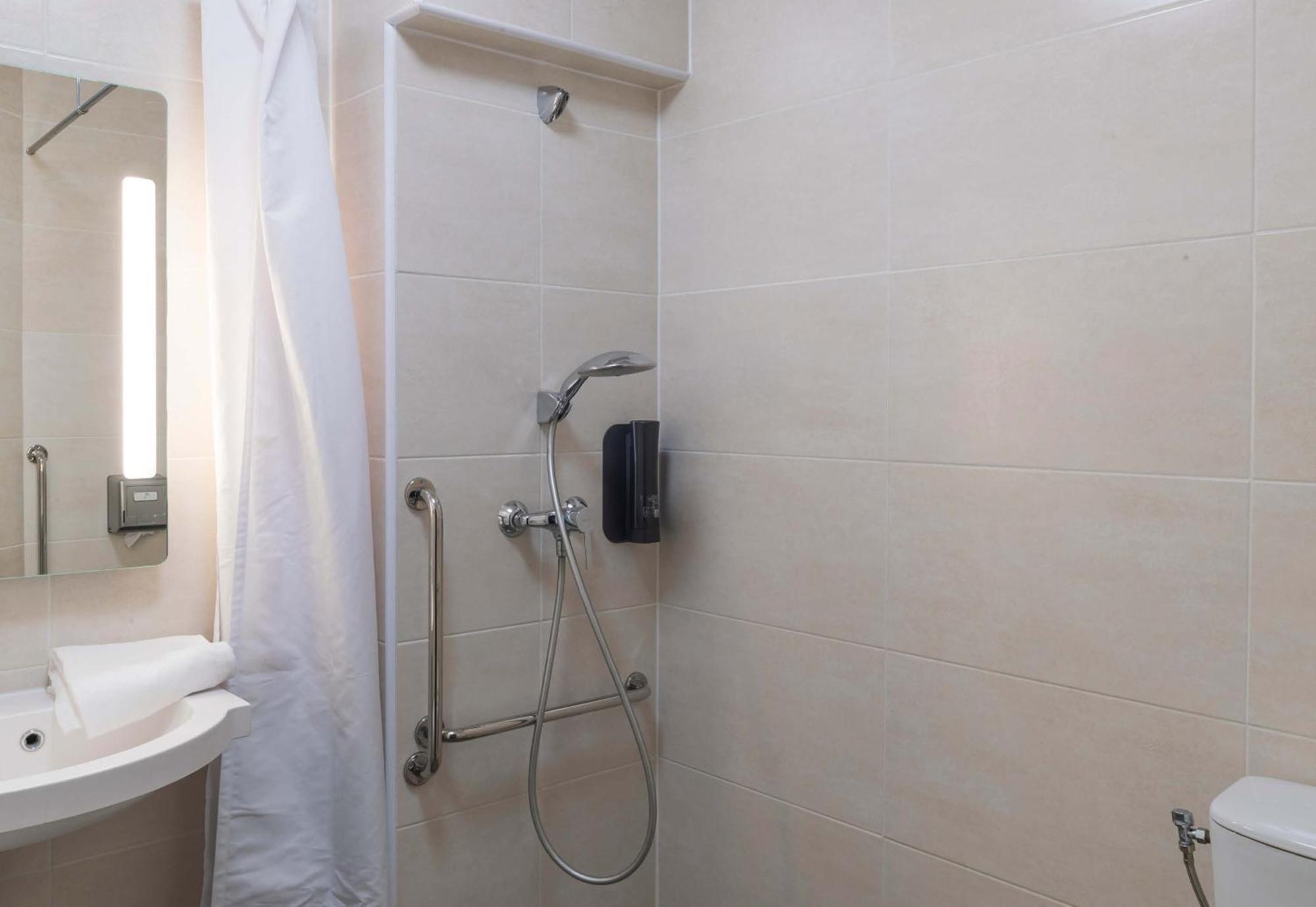 B&B Hotel Bourges 1 Bagian luar foto